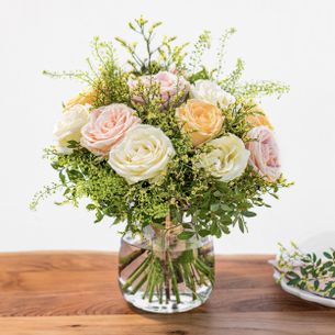 Bouquet de fleurs Rose Melba et son vase offert Remerciements